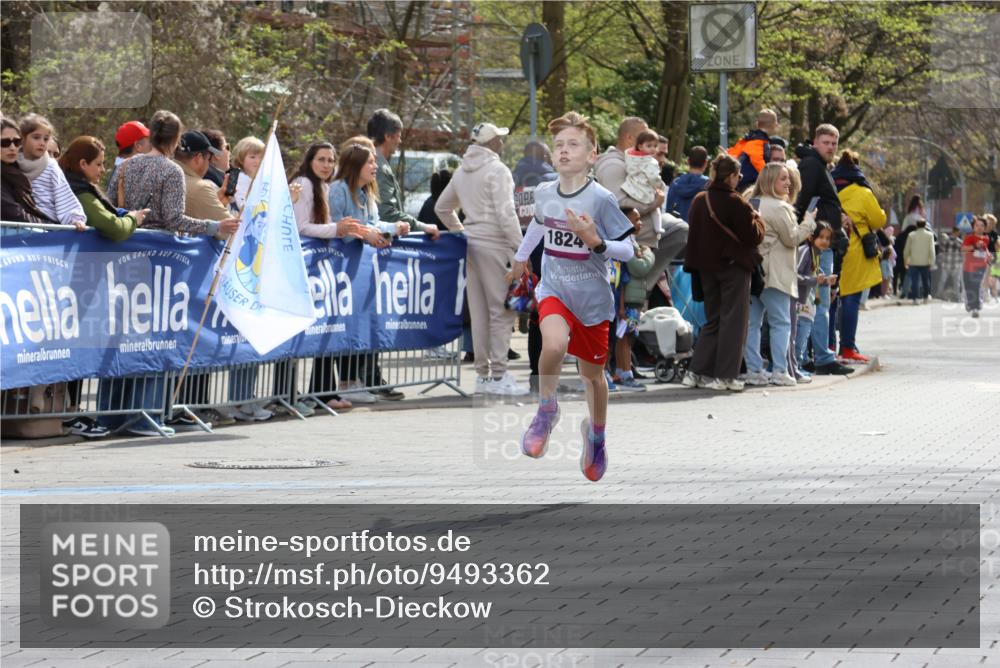 12.04.2026 - 45. Internationalen Wilhelmsburger Insellauf Strokosch-Dieckow http://msf.ph/oto/9493362 12.04.2026 14:48:20 Ziel 1835, 1824 meine-sportfotos.de