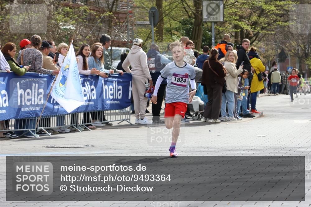 12.04.2026 - 45. Internationalen Wilhelmsburger Insellauf Strokosch-Dieckow http://msf.ph/oto/9493364 12.04.2026 14:48:20 Ziel 1835, 1824 meine-sportfotos.de