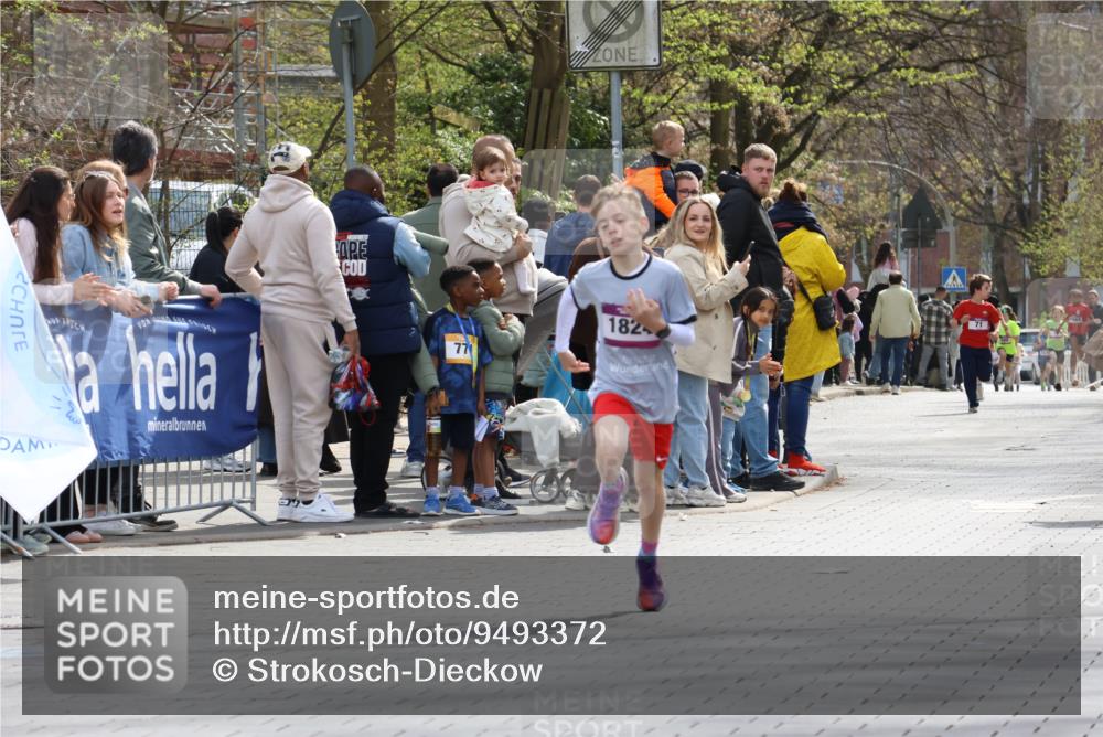 12.04.2026 - 45. Internationalen Wilhelmsburger Insellauf Strokosch-Dieckow http://msf.ph/oto/9493372 12.04.2026 14:48:20 Ziel 1835, 1824 meine-sportfotos.de