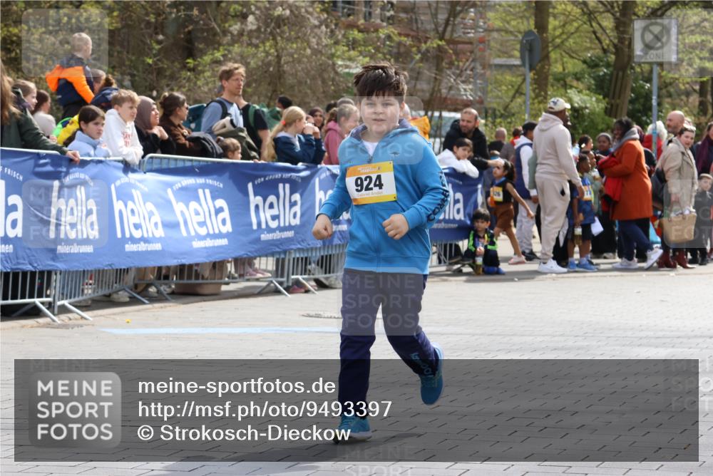 12.04.2026 - 45. Internationalen Wilhelmsburger Insellauf Strokosch-Dieckow http://msf.ph/oto/9493397 12.04.2026 14:38:47 Ziel  meine-sportfotos.de