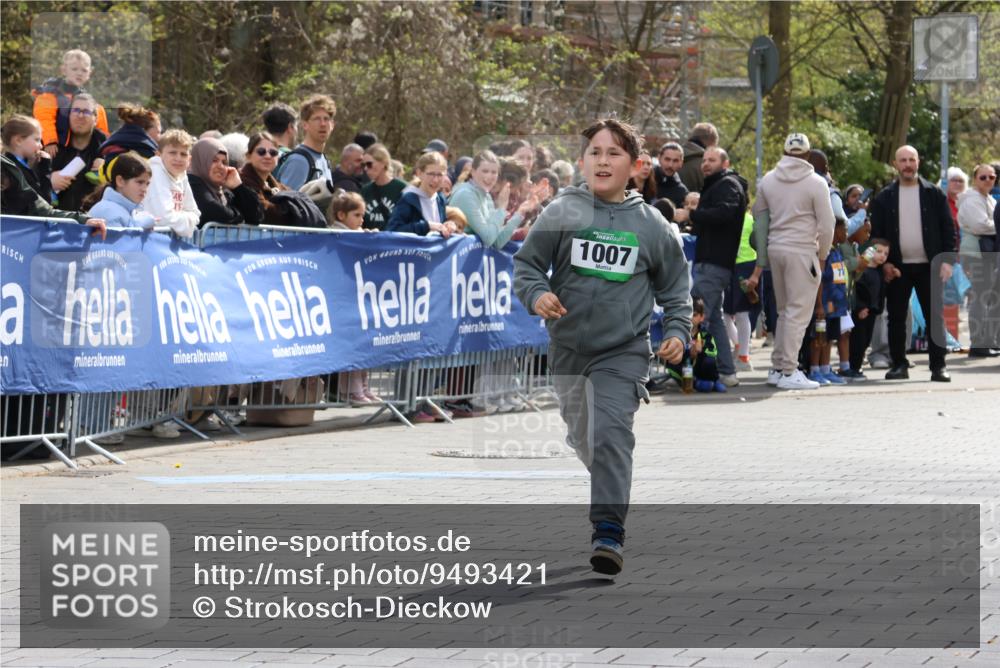 12.04.2026 - 45. Internationalen Wilhelmsburger Insellauf Strokosch-Dieckow http://msf.ph/oto/9493421 12.04.2026 14:38:24 Ziel 1007 meine-sportfotos.de