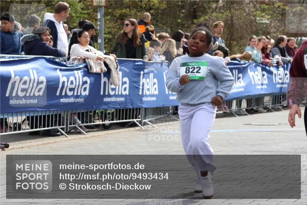 12.04.2026 - 45. Internationalen Wilhelmsburger Insellauf Strokosch-Dieckow http://msf.ph/oto/9493434 12.04.2026 14:37:21 Ziel 822, 1031 meine-sportfotos.de