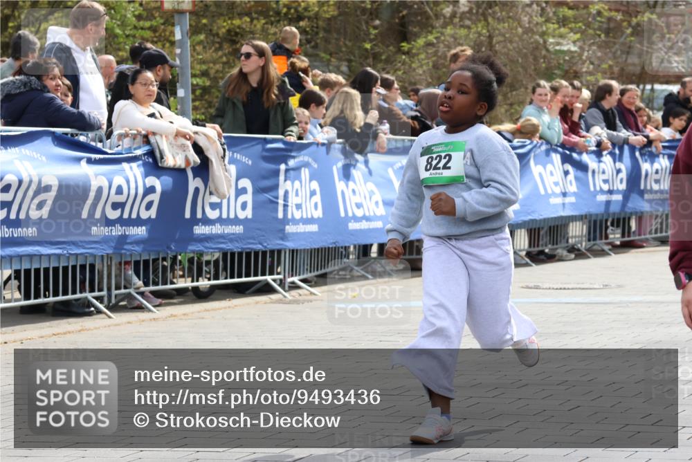 12.04.2026 - 45. Internationalen Wilhelmsburger Insellauf Strokosch-Dieckow http://msf.ph/oto/9493436 12.04.2026 14:37:20 Ziel 822, 1031 meine-sportfotos.de