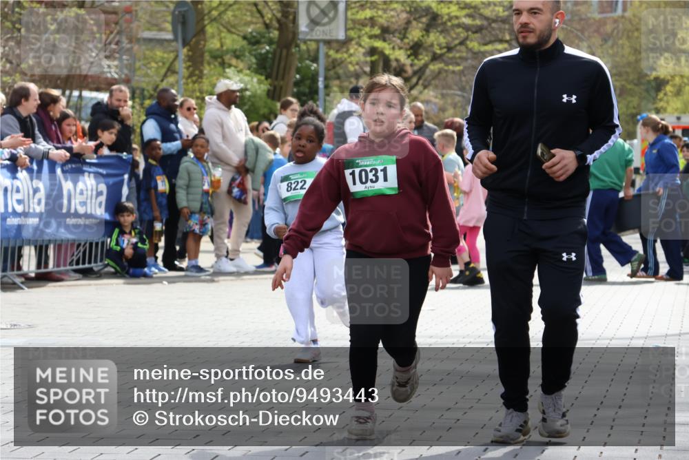 12.04.2026 - 45. Internationalen Wilhelmsburger Insellauf Strokosch-Dieckow http://msf.ph/oto/9493443 12.04.2026 14:37:19 Ziel 822, 1031 meine-sportfotos.de