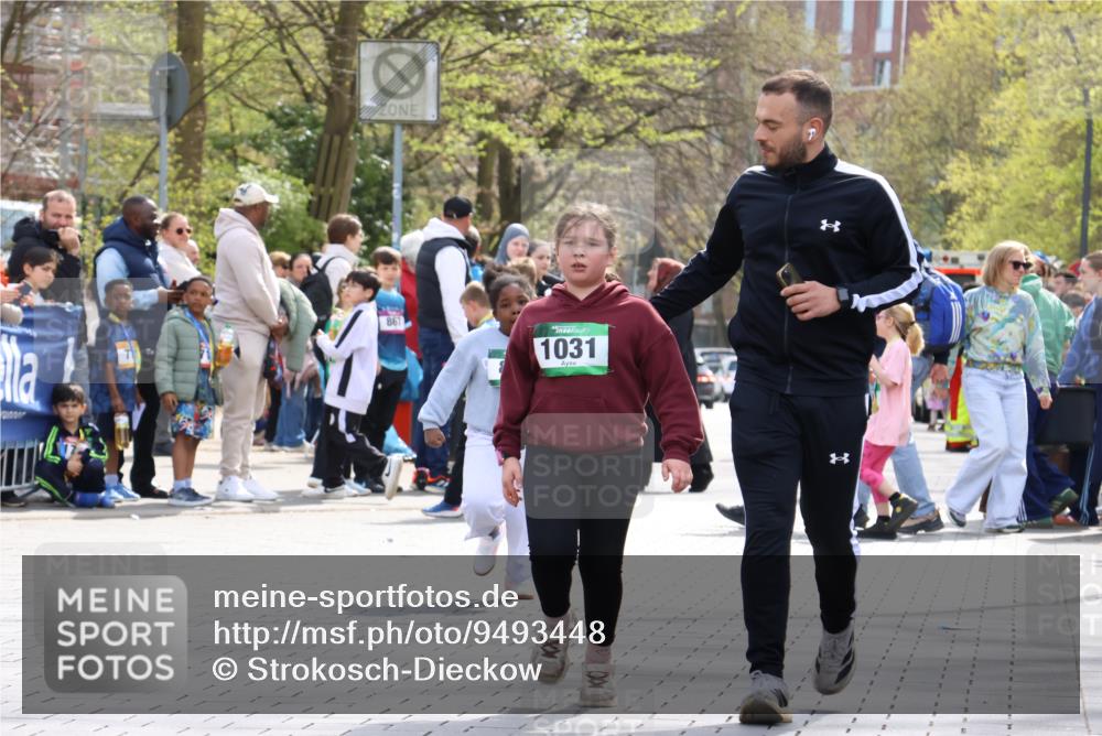 12.04.2026 - 45. Internationalen Wilhelmsburger Insellauf Strokosch-Dieckow http://msf.ph/oto/9493448 12.04.2026 14:37:18 Ziel 822, 1031 meine-sportfotos.de