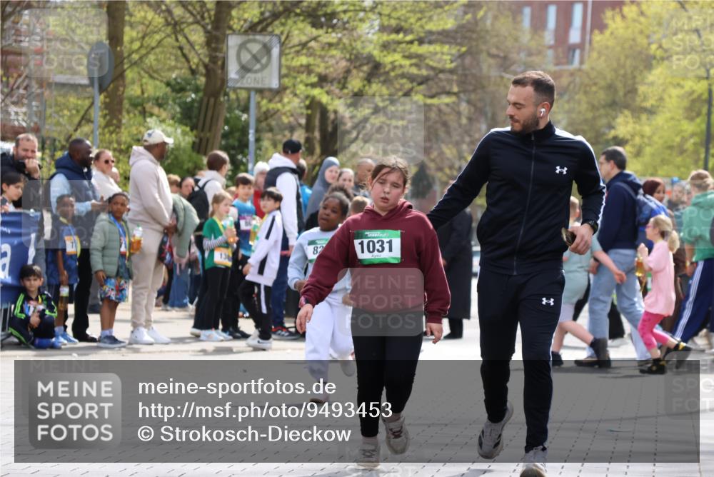 12.04.2026 - 45. Internationalen Wilhelmsburger Insellauf Strokosch-Dieckow http://msf.ph/oto/9493453 12.04.2026 14:37:18 Ziel 822, 1031 meine-sportfotos.de