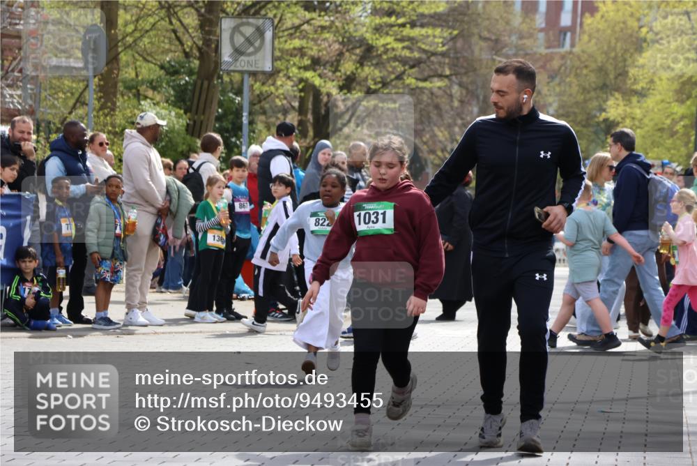 12.04.2026 - 45. Internationalen Wilhelmsburger Insellauf Strokosch-Dieckow http://msf.ph/oto/9493455 12.04.2026 14:37:18 Ziel 822, 1031 meine-sportfotos.de
