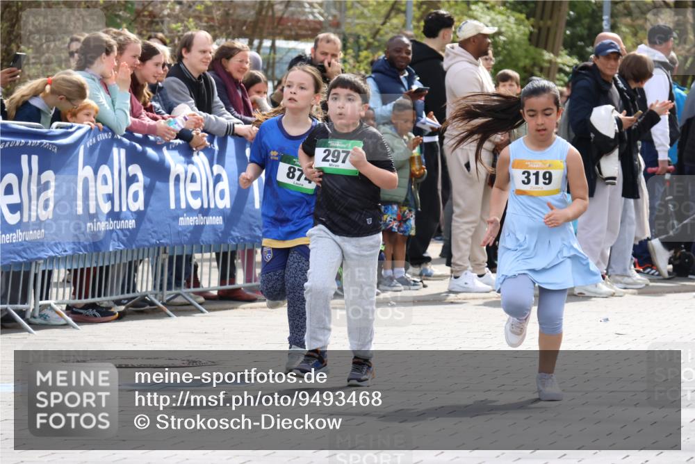 12.04.2026 - 45. Internationalen Wilhelmsburger Insellauf Strokosch-Dieckow http://msf.ph/oto/9493468 12.04.2026 14:37:01 Ziel 689, 92, 874, 297 meine-sportfotos.de