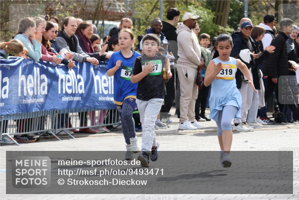 12.04.2026 - 45. Internationalen Wilhelmsburger Insellauf Strokosch-Dieckow http://msf.ph/oto/9493471 12.04.2026 14:37:01 Ziel 689, 92, 874, 297 meine-sportfotos.de
