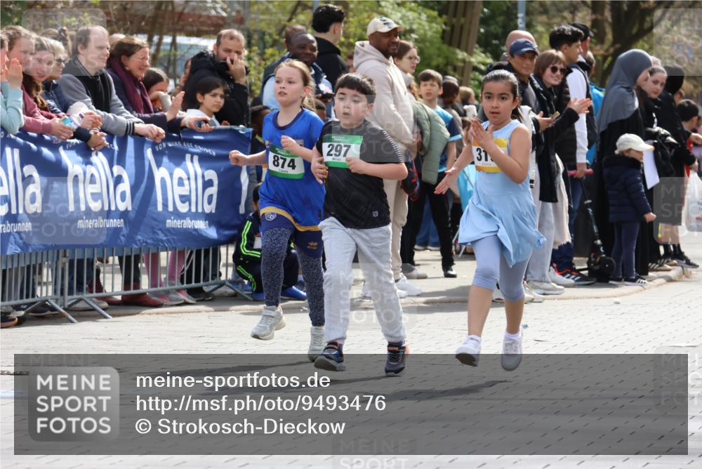12.04.2026 - 45. Internationalen Wilhelmsburger Insellauf Strokosch-Dieckow http://msf.ph/oto/9493476 12.04.2026 14:37:00 Ziel 689, 92, 874, 297 meine-sportfotos.de