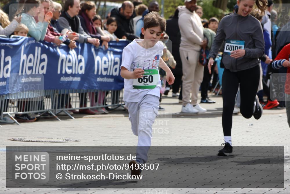 12.04.2026 - 45. Internationalen Wilhelmsburger Insellauf Strokosch-Dieckow http://msf.ph/oto/9493507 12.04.2026 14:36:51 Ziel 300, 644, 511, 650, 689 meine-sportfotos.de