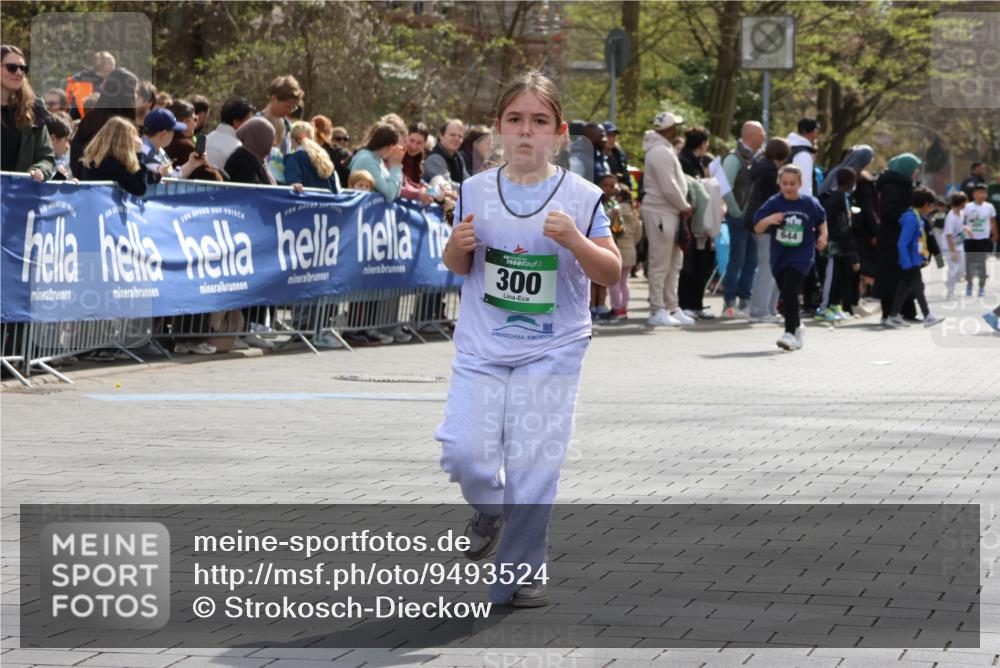 12.04.2026 - 45. Internationalen Wilhelmsburger Insellauf Strokosch-Dieckow http://msf.ph/oto/9493524 12.04.2026 14:36:42 Ziel 296, 343, 665, 300 meine-sportfotos.de