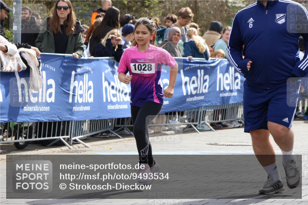 12.04.2026 - 45. Internationalen Wilhelmsburger Insellauf Strokosch-Dieckow http://msf.ph/oto/9493534 12.04.2026 14:36:39 Ziel 296, 343, 665, 300 meine-sportfotos.de