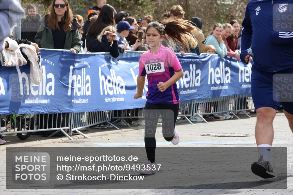12.04.2026 - 45. Internationalen Wilhelmsburger Insellauf Strokosch-Dieckow http://msf.ph/oto/9493537 12.04.2026 14:36:39 Ziel 296, 343, 665, 300 meine-sportfotos.de