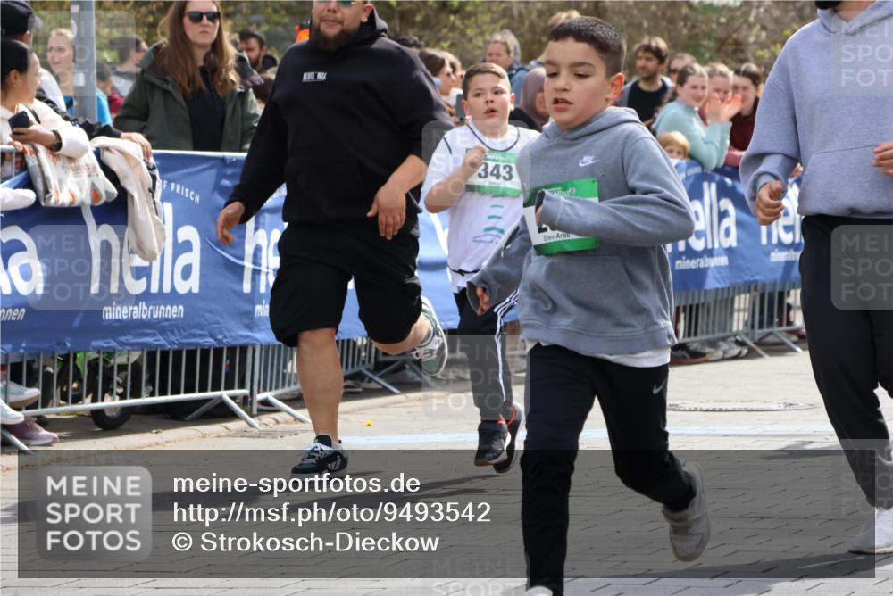 12.04.2026 - 45. Internationalen Wilhelmsburger Insellauf Strokosch-Dieckow http://msf.ph/oto/9493542 12.04.2026 14:36:37 Ziel 834, 1003, 296, 343, 665 meine-sportfotos.de