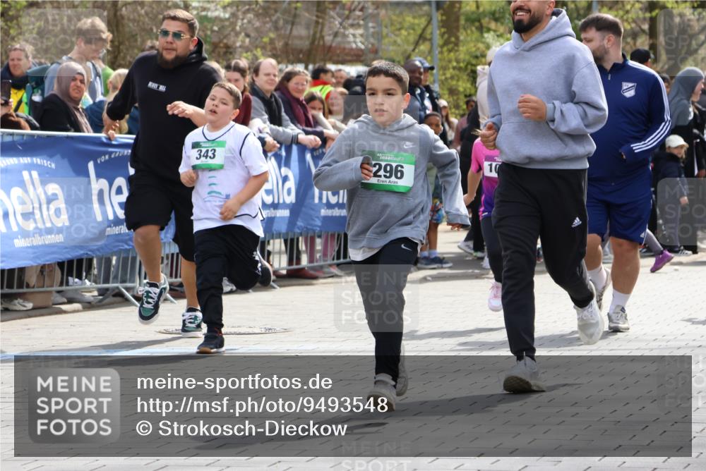 12.04.2026 - 45. Internationalen Wilhelmsburger Insellauf Strokosch-Dieckow http://msf.ph/oto/9493548 12.04.2026 14:36:36 Ziel 1030, 1033, 834, 1003, 296, 343, 665 meine-sportfotos.de
