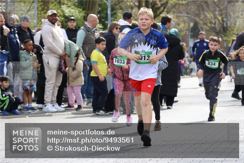 12.04.2026 - 45. Internationalen Wilhelmsburger Insellauf Strokosch-Dieckow http://msf.ph/oto/9493561 12.04.2026 14:36:25 Ziel 817, 1022, 1013, 1030, 1033, 834, 1003 meine-sportfotos.de