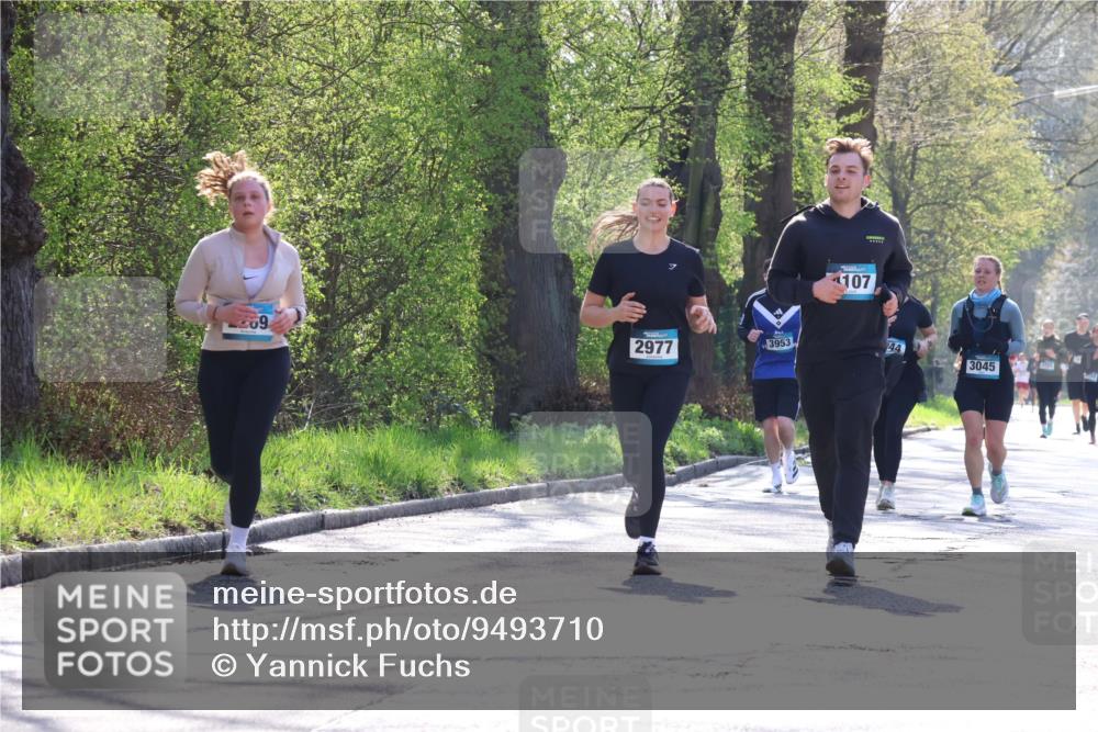12.04.2026 - 45. Internationalen Wilhelmsburger Insellauf Yannick Fuchs http://msf.ph/oto/9493710 12.04.2026 10:47:21 Laufen 107, 2977, 3953, 44, 3045 meine-sportfotos.de