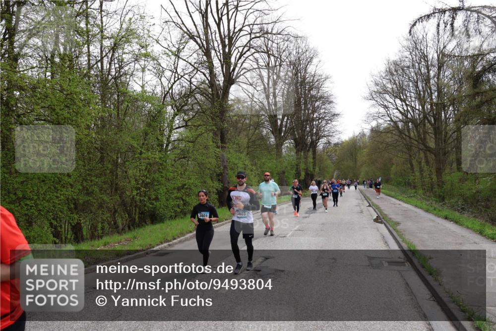 12.04.2026 - 45. Internationalen Wilhelmsburger Insellauf Yannick Fuchs http://msf.ph/oto/9493804 12.04.2026 13:02:53 Laufen 3801, 3803 meine-sportfotos.de