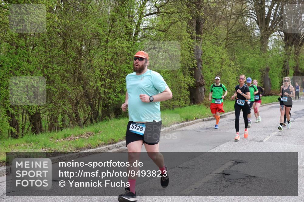 12.04.2026 - 45. Internationalen Wilhelmsburger Insellauf Yannick Fuchs http://msf.ph/oto/9493823 12.04.2026 13:02:55 Laufen 5725, 5269, 3232, 242, 4695 meine-sportfotos.de