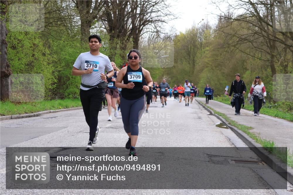 12.04.2026 - 45. Internationalen Wilhelmsburger Insellauf Yannick Fuchs http://msf.ph/oto/9494891 12.04.2026 13:04:56 Laufen 3710, 248, 3709 meine-sportfotos.de