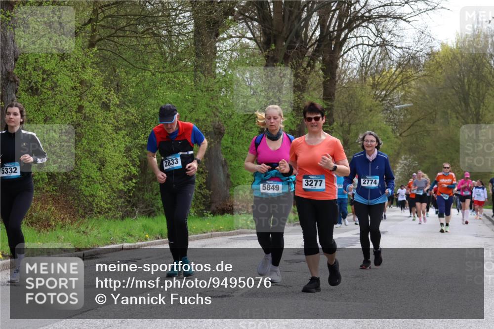 12.04.2026 - 45. Internationalen Wilhelmsburger Insellauf Yannick Fuchs http://msf.ph/oto/9495076 12.04.2026 13:05:16 Laufen 5332, 2833, 5849, 3277, 2774, 112 meine-sportfotos.de