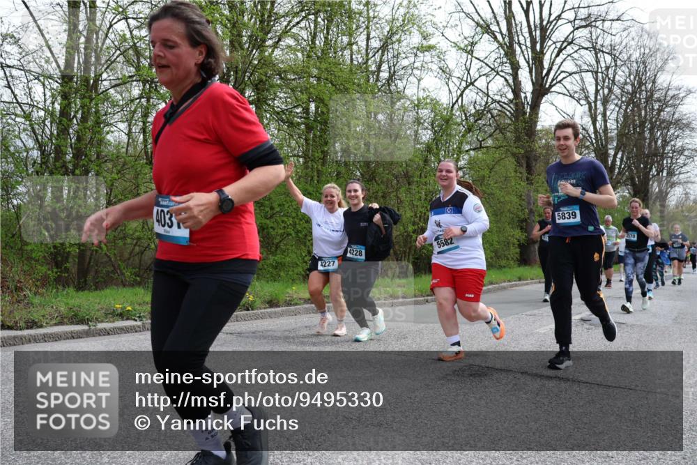12.04.2026 - 45. Internationalen Wilhelmsburger Insellauf Yannick Fuchs http://msf.ph/oto/9495330 12.04.2026 13:05:42 Laufen 403, 4227, 4228, 5582, 5839, 2570 meine-sportfotos.de