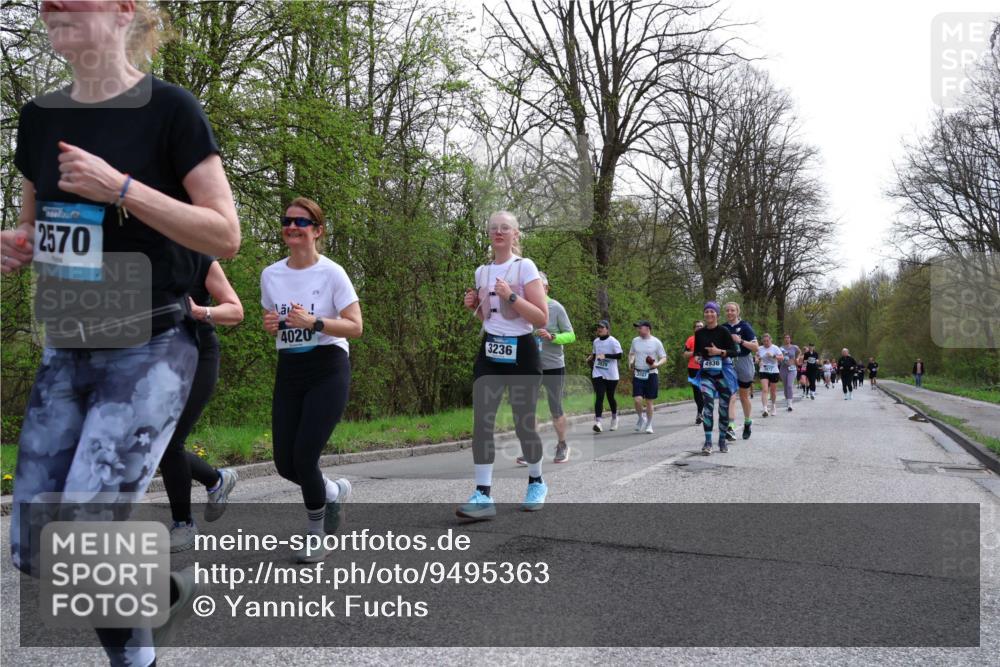12.04.2026 - 45. Internationalen Wilhelmsburger Insellauf Yannick Fuchs http://msf.ph/oto/9495363 12.04.2026 13:05:45 Laufen 2570, 4020, 3236, 4936, 3527 meine-sportfotos.de