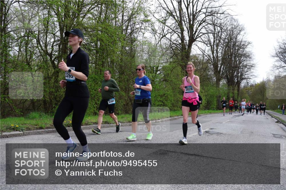 12.04.2026 - 45. Internationalen Wilhelmsburger Insellauf Yannick Fuchs http://msf.ph/oto/9495455 12.04.2026 13:05:54 Laufen 2265, 3263, 5488, 3927, 3828 meine-sportfotos.de