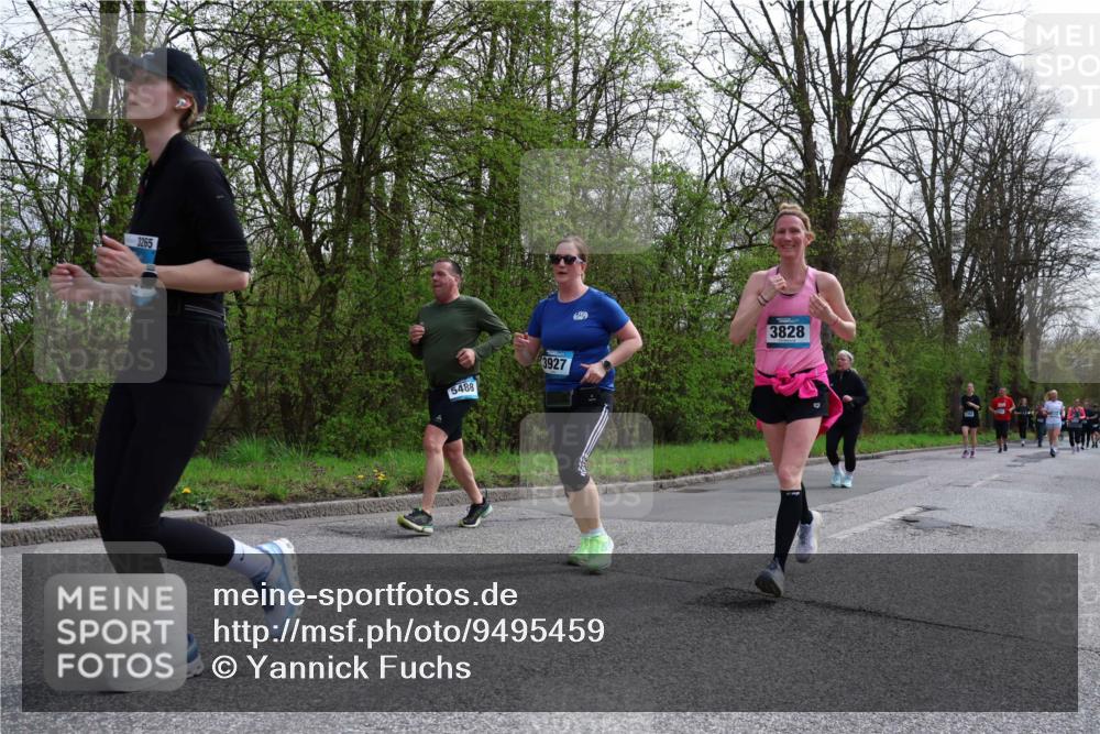 12.04.2026 - 45. Internationalen Wilhelmsburger Insellauf Yannick Fuchs http://msf.ph/oto/9495459 12.04.2026 13:05:54 Laufen 3265, 5488, 3927, 3828 meine-sportfotos.de