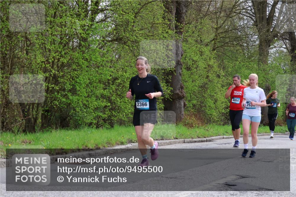 12.04.2026 - 45. Internationalen Wilhelmsburger Insellauf Yannick Fuchs http://msf.ph/oto/9495500 12.04.2026 13:05:59 Laufen 4954, 253, 2366, 2573 meine-sportfotos.de