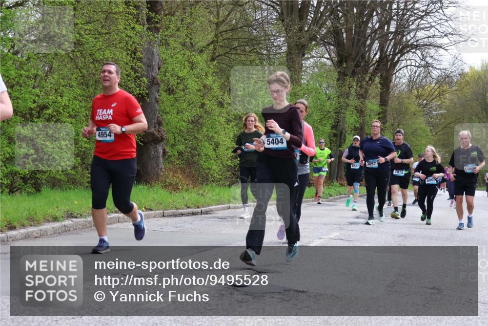 12.04.2026 - 45. Internationalen Wilhelmsburger Insellauf Yannick Fuchs http://msf.ph/oto/9495528 12.04.2026 13:06:02 Laufen 4954, 5404, 3857, 2027, 2013, 500 meine-sportfotos.de
