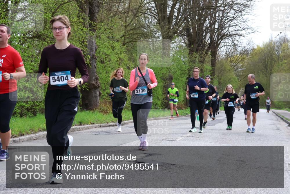 12.04.2026 - 45. Internationalen Wilhelmsburger Insellauf Yannick Fuchs http://msf.ph/oto/9495541 12.04.2026 13:06:03 Laufen 5404, 2572, 2130, 3857, 5327, 500 meine-sportfotos.de
