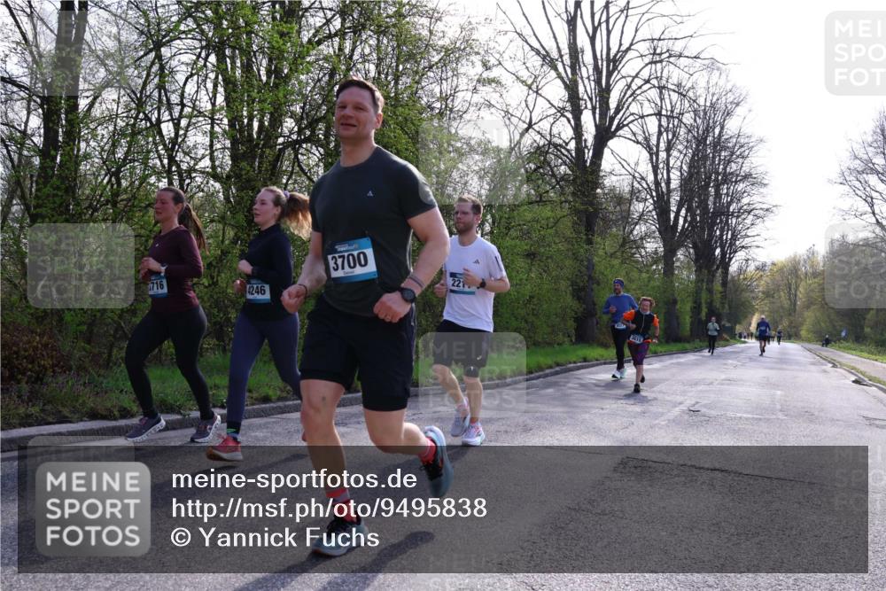 12.04.2026 - 45. Internationalen Wilhelmsburger Insellauf Yannick Fuchs http://msf.ph/oto/9495838 12.04.2026 10:51:33 Laufen 716, 4246, 3700, 221, 3615 meine-sportfotos.de