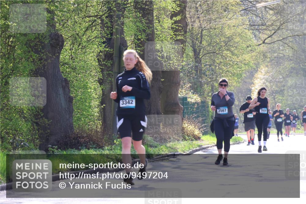 12.04.2026 - 45. Internationalen Wilhelmsburger Insellauf Yannick Fuchs http://msf.ph/oto/9497204 12.04.2026 10:54:17 Laufen 3342, 2567, 3920, 2142 meine-sportfotos.de