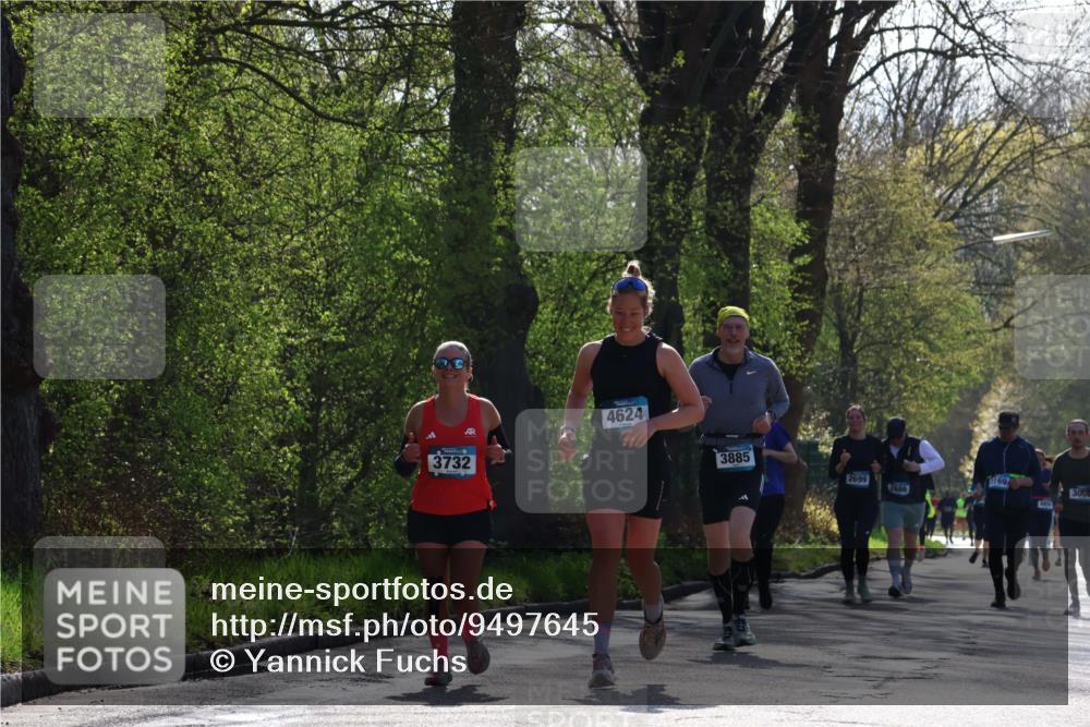 12.04.2026 - 45. Internationalen Wilhelmsburger Insellauf Yannick Fuchs http://msf.ph/oto/9497645 12.04.2026 10:55:23 Laufen 3732, 4624, 3885, 2699, 2686, 0169, 300 meine-sportfotos.de