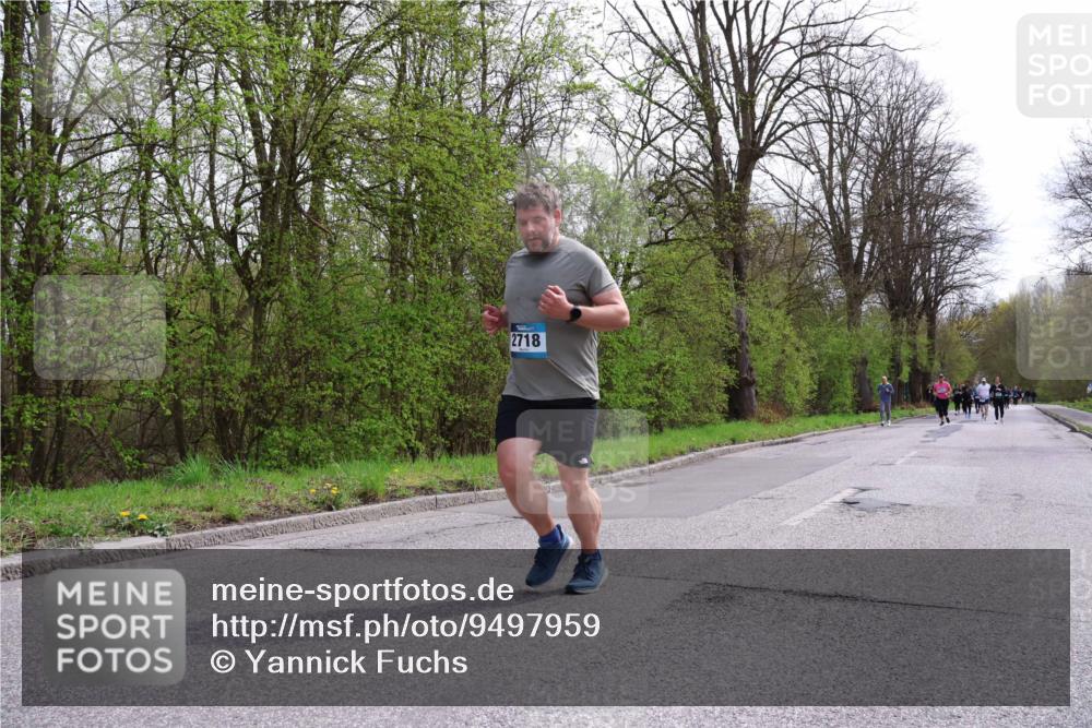 12.04.2026 - 45. Internationalen Wilhelmsburger Insellauf Yannick Fuchs http://msf.ph/oto/9497959 12.04.2026 13:10:56 Laufen 2718 meine-sportfotos.de