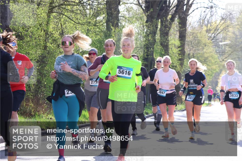 12.04.2026 - 45. Internationalen Wilhelmsburger Insellauf Yannick Fuchs http://msf.ph/oto/9498654 12.04.2026 10:58:51 Laufen 2024, 2739, 5616, 2023, 3833, 3847, 383 meine-sportfotos.de