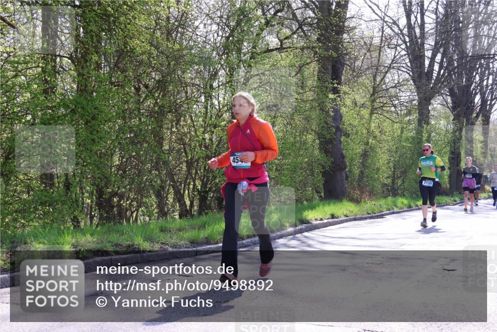 12.04.2026 - 45. Internationalen Wilhelmsburger Insellauf Yannick Fuchs http://msf.ph/oto/9498892 12.04.2026 10:59:32 Laufen 45, 2135, 3703 meine-sportfotos.de