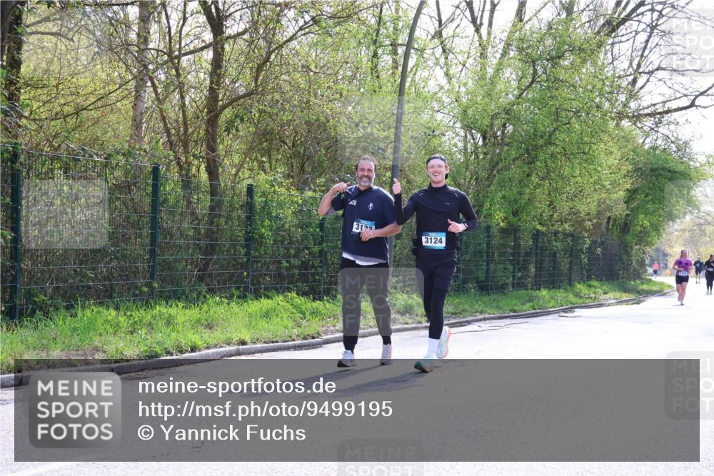 12.04.2026 - 45. Internationalen Wilhelmsburger Insellauf Yannick Fuchs http://msf.ph/oto/9499195 12.04.2026 11:05:15 Laufen 3122, 3124 meine-sportfotos.de