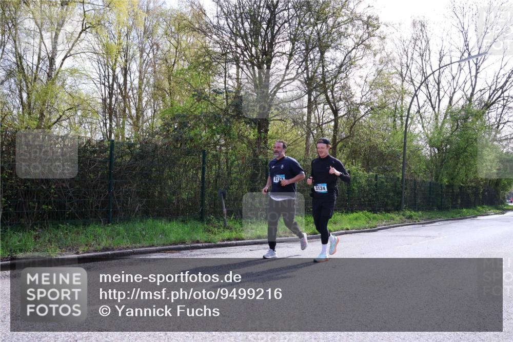 12.04.2026 - 45. Internationalen Wilhelmsburger Insellauf Yannick Fuchs http://msf.ph/oto/9499216 12.04.2026 11:05:17 Laufen 3123, 3124 meine-sportfotos.de