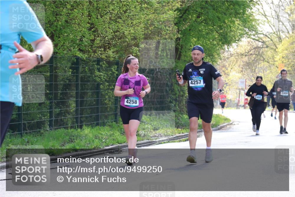 12.04.2026 - 45. Internationalen Wilhelmsburger Insellauf Yannick Fuchs http://msf.ph/oto/9499250 12.04.2026 11:05:21 Laufen 4258, 10, 4257, 2492, 2466 meine-sportfotos.de