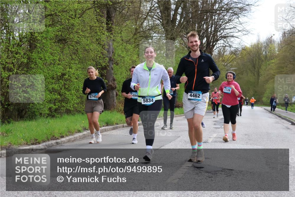 12.04.2026 - 45. Internationalen Wilhelmsburger Insellauf Yannick Fuchs http://msf.ph/oto/9499895 12.04.2026 13:16:02 Laufen 5745, 494, 5834, 4462, 2339 meine-sportfotos.de