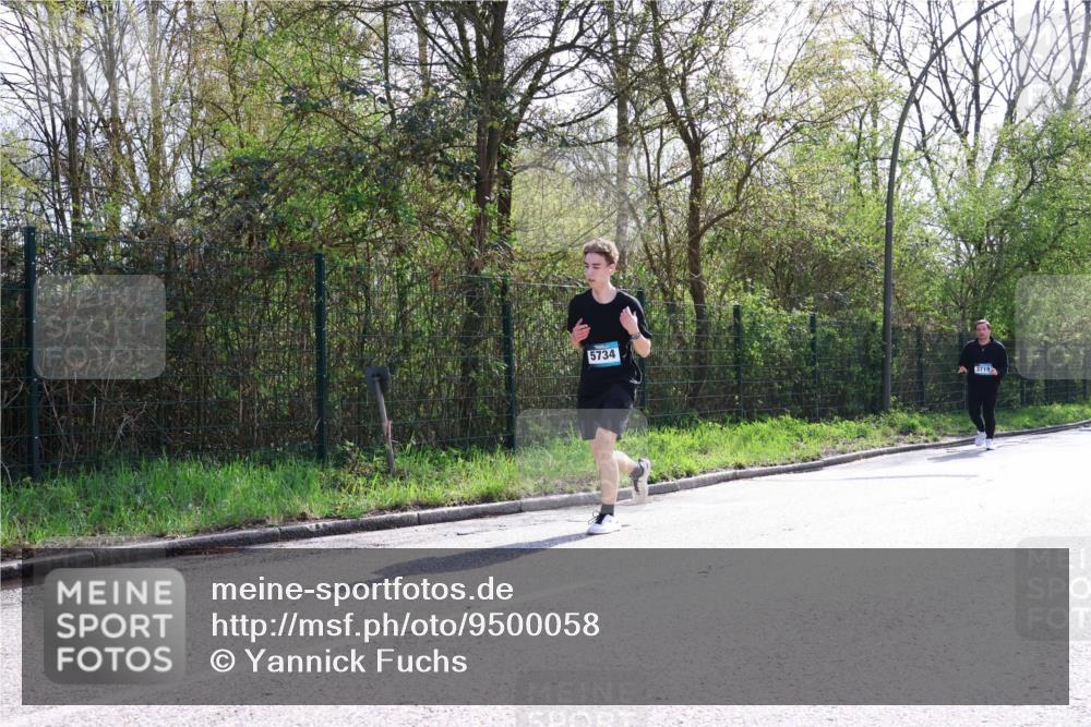 12.04.2026 - 45. Internationalen Wilhelmsburger Insellauf Yannick Fuchs http://msf.ph/oto/9500058 12.04.2026 11:09:26 Laufen 5734, 3719 meine-sportfotos.de