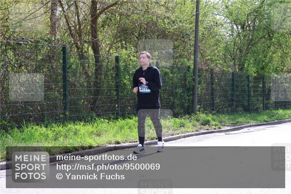 12.04.2026 - 45. Internationalen Wilhelmsburger Insellauf Yannick Fuchs http://msf.ph/oto/9500069 12.04.2026 11:09:28 Laufen 3719 meine-sportfotos.de