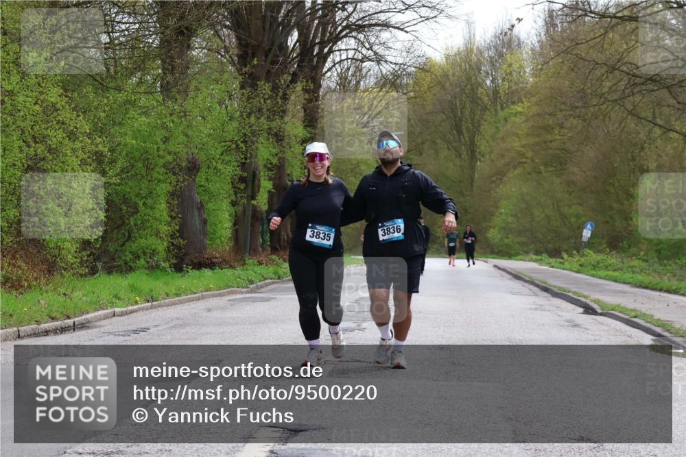 12.04.2026 - 45. Internationalen Wilhelmsburger Insellauf Yannick Fuchs http://msf.ph/oto/9500220 12.04.2026 13:16:47 Laufen 3835, 3836 meine-sportfotos.de