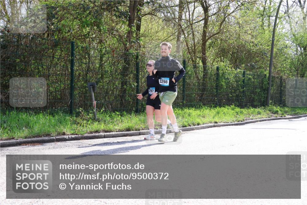 12.04.2026 - 45. Internationalen Wilhelmsburger Insellauf Yannick Fuchs http://msf.ph/oto/9500372 12.04.2026 11:11:00 Laufen 3297, 3298 meine-sportfotos.de