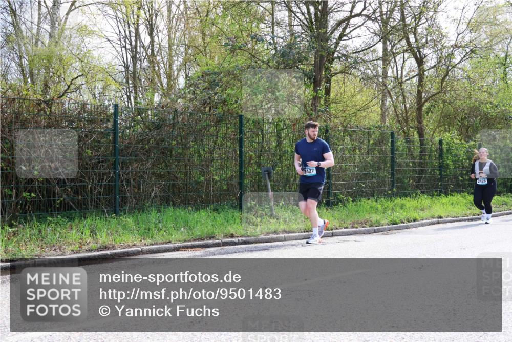 12.04.2026 - 45. Internationalen Wilhelmsburger Insellauf Yannick Fuchs http://msf.ph/oto/9501483 12.04.2026 11:20:34 Laufen 2427, 2428 meine-sportfotos.de