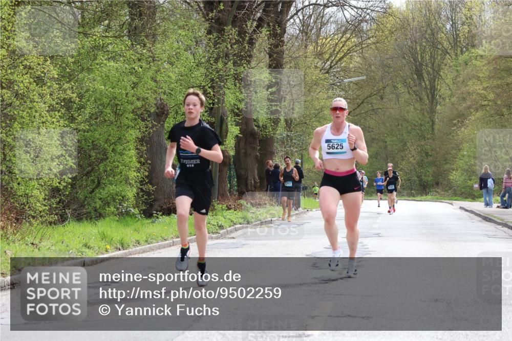 12.04.2026 - 45. Internationalen Wilhelmsburger Insellauf Yannick Fuchs http://msf.ph/oto/9502259 12.04.2026 12:44:42 Laufen 025, 5711, 5625 meine-sportfotos.de