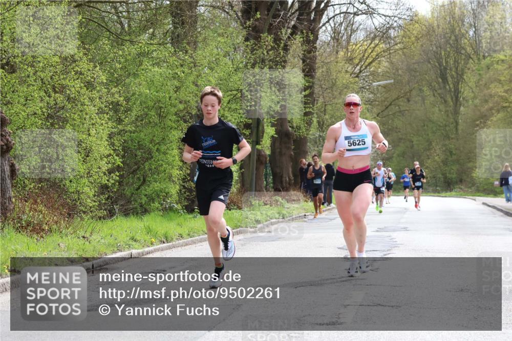 12.04.2026 - 45. Internationalen Wilhelmsburger Insellauf Yannick Fuchs http://msf.ph/oto/9502261 12.04.2026 12:44:42 Laufen 025, 5711, 5625 meine-sportfotos.de